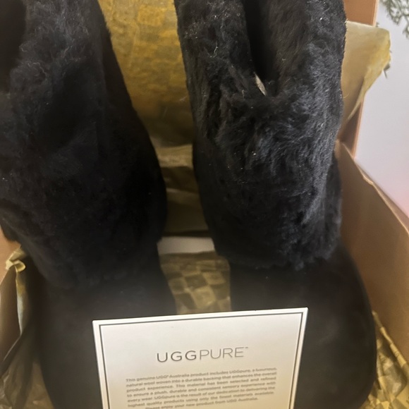UGG Women’s Patten Boots - Picture 4 of 8